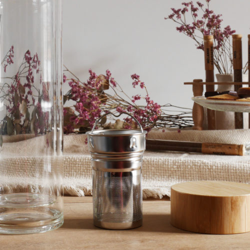 Bouteille thé verre et bois